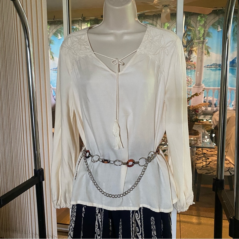Ecru,sizeS cream color,soft silkyfabric lady’s peasant top